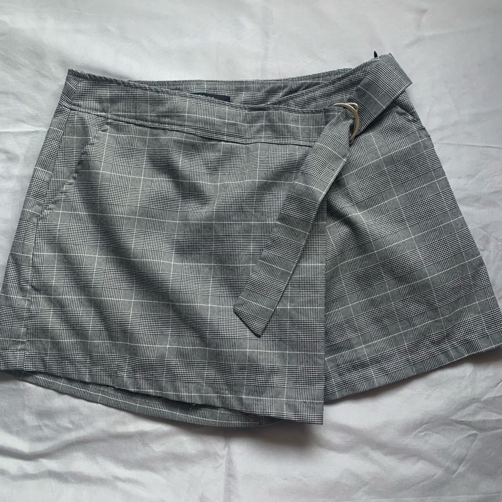 Plaid skort with buckled belt and side pockets